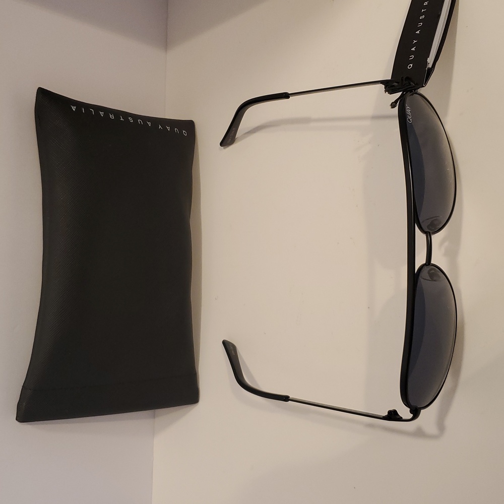 Quay Australia Aviator Sunglasses In Black Smoke NWT'S - Picture 3 of 7
